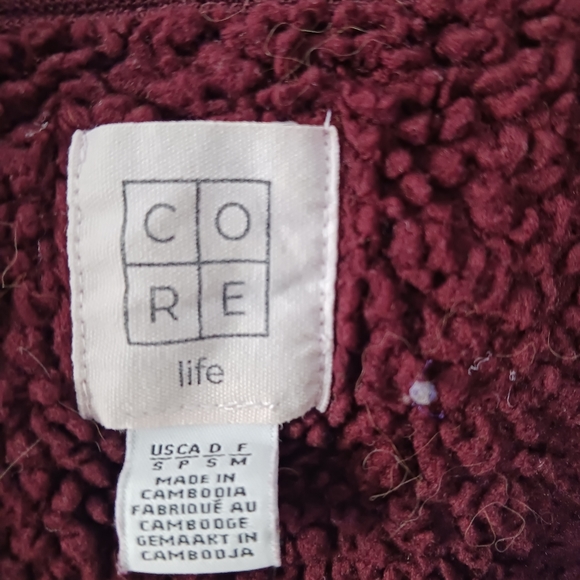 Half-zip fleece sweatshirt. Plum color. Cozy. Perfect for winter. - Picture 2 of 3